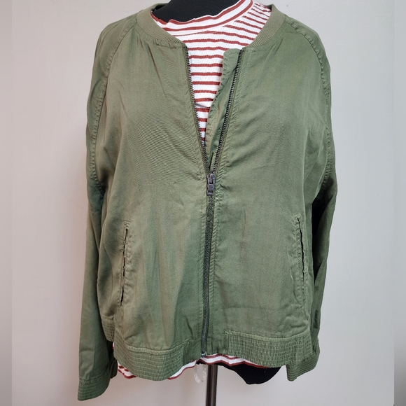 American Eagle Outfitters Jackets & Blazers - American Eagle Olive Green Bomber Jacket – Women’s XL